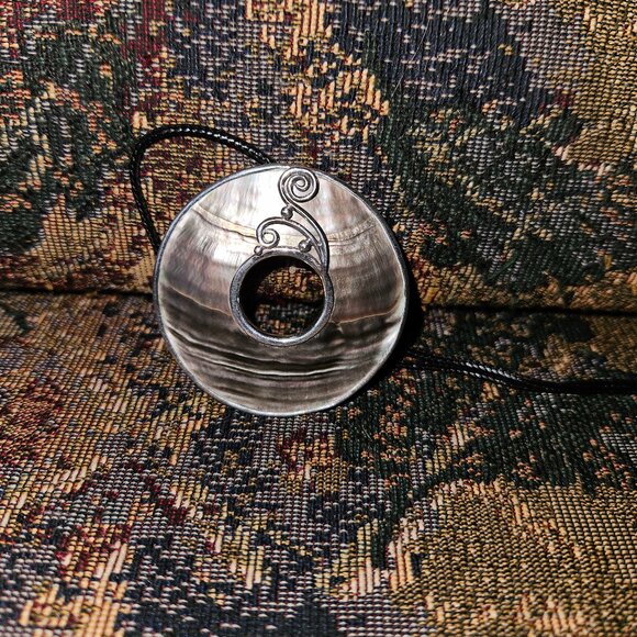 Abalone shell pendant, silver setting, wire work, vintage, artisan handmade - Picture 2 of 7